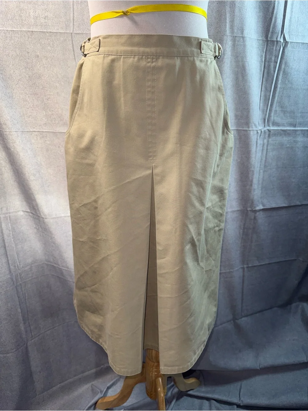 1903-Vintage Abvien Classic Beige Bermudas Midi Shorts with Front Pleat